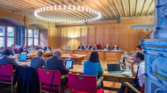 Knappe Sache: Der Churer Gemeinderat lehnt die Stadtklima-Initiative mit 11:10 Stimmen ab. Der Gegen­vorschlag des Stadtrats soll nach Meinung einer Ratsmehrheit hingegen umgesetzt werden.