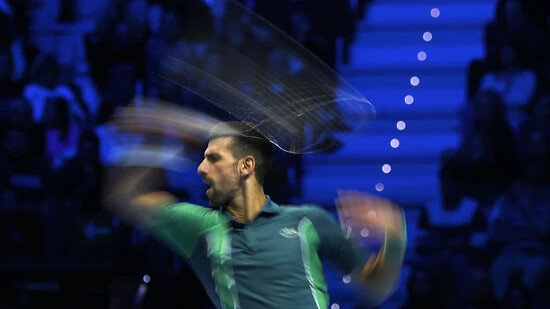 Novak Djokovic zieht die Vorhand voll durch