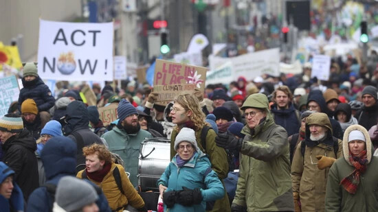 Rund 20'000 Menschen gingen in der belgischen Hauptstadt Brüssel für Massnahmen gegen den Klimawandel auf die Strasse.