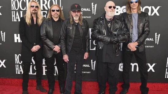 ARCHIV - Judas Priest kommen zur Einführungszeremonie der Rock  Roll Hall of Fame 2022 ins Microsoft Theater in Los Angeles. Foto: Richard Shotwell/Invision via AP/dpa