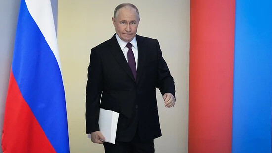 ARCHIV - Wladimir Putin, Präsident von Russland, vor seiner Rede zur Lage der Nation in Moskau. Foto: Alexander Zemlianichenko/AP/dpa