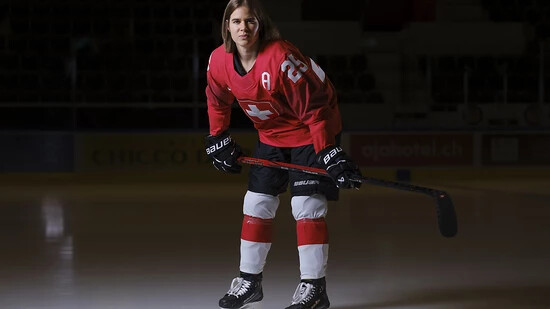 Die Boston engagierte Alina Müller sichert den Schweizerinnen in der Verlängerung den Sieg