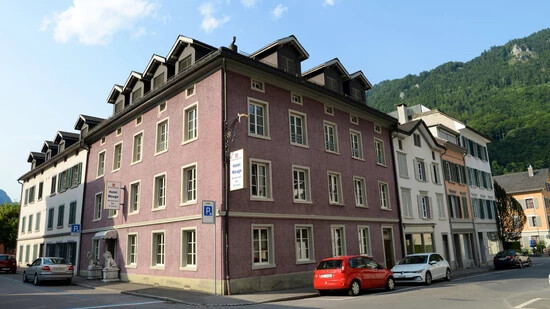 Keine Zukunft als Restaurant: Die ehemalige «Waage» in Glarus soll zu Wohnungen umgebaut werden.