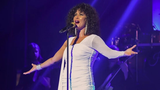 Auf der grossen Bühne: Im Rahmen der Show «The Greatest Love Of All» wird ­Belinda Davids als Whitney Houston im Kongresszentrum in Davos auftreten.