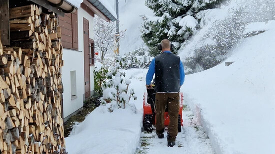 25 Zentimeter: In Linthal reicht der Schnee für den Einsatz einer Schneeschleuder.