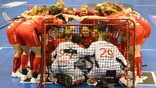 Schweizer Unihockey-Nationalteam: Dazu gehören mit Lara Heini, Corin Rüttimann, Chiara Gredig, Luana Rensch und Laila Ediz auch fünf Bündnerinnen.