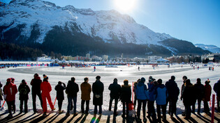 Der gefrorene St Moritzersee ist die perfekte Kulisse für die Eisschnelllauf-Bewerbe an den Olympischen Jugend-Winterspielen.