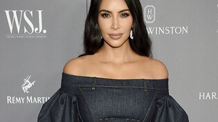 Der US-Reality-TV-Star Kim Kardashian hat auf dem Weg zur Anwältin eine wichtige Hürde übersprungen. (Archivbild)