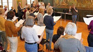 Neue musikalische Herauforderung: Der Glarner Kammerchor probt derzeit fleissig im Soldenhoffsaal in Glarus für die Aufführung der Oper «Fiorina».
