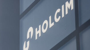 Das Logo der Baustoffhandelfirma Holcim, aufgenommen in Zug. (Archivbild)