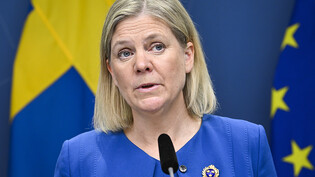 Magdalena Andersson, Ministerpräsidentin von Schweden, spricht während einer Pressekonferenz mit dem Vorsitzenden der Moderaten Sammlungspartei Kristersson. Die schwedische Regierung hat beschlossen, einen Antrag auf Nato-Mitgliedschaft zu stellen. Foto:…