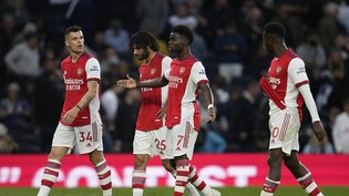 Granit Xhaka (links) droht mit Arsenal die Champions League zu verpassen