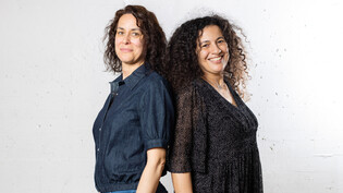 Elodie Belnoue (links) und Madiha Derouazi entwickelten an der Universität Genf eine Methode zur Herstellung von Krebsimpfstoffen. Nun stehen sie im Finale des europäischen Erfinderpreis.