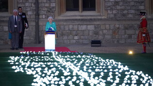 Queen Elizabeth II. bringt von Schloss Windsor symbolisch ihr Königreich zum Leuchten.
