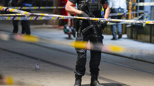 Polizisten bewachen den Tatort vor einem Nachtclub in der norwegischen Hauptstadt Oslo. Foto: Javad Parsa/NTB/dpa