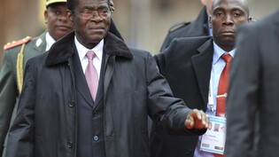 Der Präsident von Äquatorialguinea, Teodoro Obiang Nguema Mbasogo (links), hat das Dekret zum Ende der Todesstrafe in dem zentralafrikanischen Land unterzeichnet. (Archivbild)