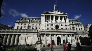 Die Bank of England in London. Auch sie hat am (heutigen) Donnerstag entschieden, die Leitzinsen zu erhöhen. diese steigen um 0,5 Prozentpunkte an. (Archivbild)