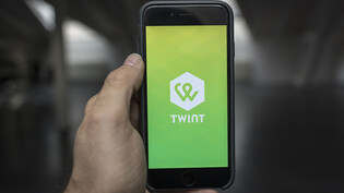 Die Bezahl-App Twint und die Konsumkredit Bank Cembra spannen zusammen. Geplant ist der Ausbau von Zahlungslösungen auf der Twint-App.(Symbolbild)