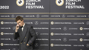 Prominenz in der Limmatstadt: Der britische Oscar-Preisträger Eddie Redmayne hat am 18. Zurich Film Festival seinen neuen Film "The Good Nurse" vorgestellt und ein Goldenes Auge entgegengenommen.