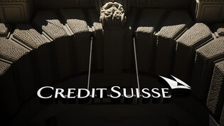 Die Credit Suisse sieht sich mit der laufenden Strategieüberprüfung auf Kurs. Angesichts zahlreicher spekulativer Medienberichte in den vergangenen Tagen sah sich die Grossbank offenbar dazu veranlasst, einen Zwischenstand zu kommunizieren. (Archivbild)