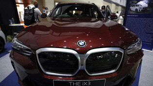 Der Autokonzern BMW will im kommenden Jahr leicht wachsen. Vor allem der Absatz von Elektroautos dürfte weiter stark zulegen.(Symbolbild)