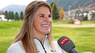 Alina Meier – hier beim Interview am Langlauf- Medientag – freut sich auf Davos Nordic.
