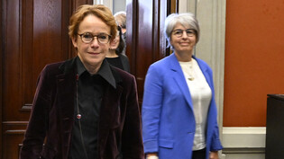 Eva Herzog und Elisabeth Baume-Schneider nach ihrer Nomination durch die SP-Fraktion am Samstag.