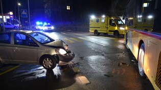 Grosser Schaden: Durch den Unfall entstand am Auto Totalschaden und am Postauto ein Sachschaden von rund 5000 Franken.