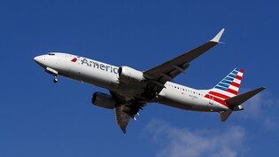Die US-Fluggesellschaft American Airlines will nach einem guten Weihnachtsquartal auch 2023 beim Gewinn überraschend hoch hinaus. (Archivbild)