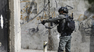 ARCHIV - Ein israelischer Soldat in Ost-Jerusalem. (Symbolbild) Foto: Ilia Yefimovich/dpa