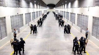 dpatopbilder - HANDOUT - In dem neuen Gefängniskomplex sollen bis zu 40 000 Gefangene eingesperrt werden. Foto: --/Presidencia El Salvador/dpa - ACHTUNG: Nur zur redaktionellen Verwendung und nur mit vollständiger Nennung des vorstehenden Credits