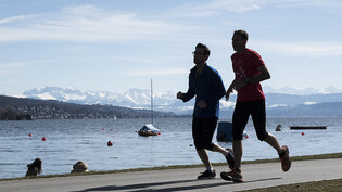 Die Jogginghose sagt, wann es Zeit für eine Pause ist: Die ETH Zürich hat ein spezielles Garn entwickelt, welches drohende Ermüdung rechtzeitig erkennen soll. (Symbolbild)