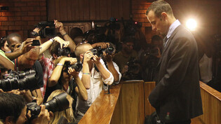 ARCHIV - Der ehemalige olympische Leichtathlet Oscar Pistorius hat etwa die Hälfte seiner Haftstrafe abgesessen. Nun könnte er auf Bewährung freigelassen werden. Foto: Themba Hadebe/AP