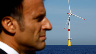 Ein erster Schritt: Frankreichs Präsident Emmanuel Macron weiht in Saint-Nazaire einen Offshore-Windpark ein.
