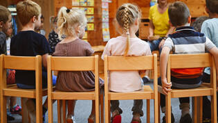 Eine neue Ära: Im Kindergarten lernen die Kinder mit der Schere schneiden, zuhören und auf andere eingehen – und noch ganz viel mehr.