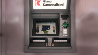 Ein Automat verschwindet: Die Glarner Kantonalbank muss ihren Bancomaten-Standort in Mollis auflösen.