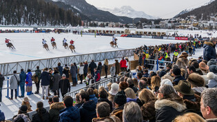 Action auf dem gefrorenen See in St. Moritz: Der Snow Polo World Cup findet in diesem Jahr wieder ohne Coronaeinschränkungen statt.