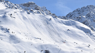 Glück im Unglück: In Arosa konnte ein verschütteter Skitourengänger am Schafrügg durch einen Lawinenhund aufgespürt werden.