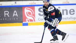 Der Captain geht voran: Daniel Carbis treibt das Spiel des HC La Chaux-de-Fonds in der Ligaqualifikation an.  