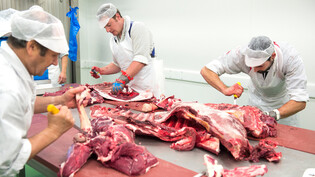 Nahm 2015 seinen Betrieb auf: Wichtigster Geschäftsbereich des Fleischzentrums ist nach wie vor die Verarbeitung von Tieren der Landwirtinnen und Landwirte.