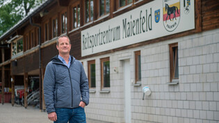 Der neue Präsident: Tonio Cadalbert steht vor dem Reitsportzentrum Möhrplatz  des Reitvereins Falknis in Maienfeld.
