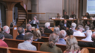 Die Präsidentin der Evangelischen Kirche Schweiz: Rita Famos sagt in ihrer Rede, dass Kirchen hochemotionale Orte seien und Erinnerungen geschaffen würden.