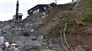 Auf dieser Baustelle löste sich ein Stein, der einen Mann traf und verletzte. BIld Kantonspolizei Graubünden