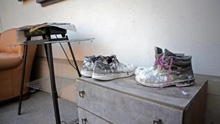 Schuhe abgelegt: Ein Gipser aus Ungarn kündigt seine Arbeit bei der Gipserfirma eines Kosovaren und kämpft vor Gericht um seinen