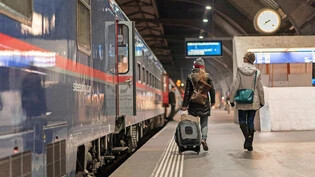 Zug um Zug in die Ferien: Bahnreisen liegen im Trend – die Klimadebatte ist bei Reisenden angekommen.