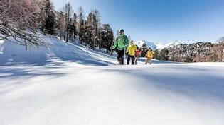 Blauer Himmel, düstere Aussichten: Der Bündner Tourismus dürfte im kommenden Winter leiden.