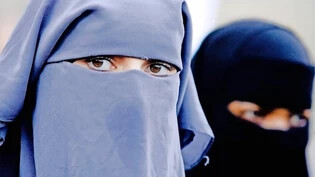 Soll die Schweiz den Niqab in der Verfassung verbieten? Die Initiative «Ja zum Verhüllungsverbot» verlangt dies im öffentlichen Raum.
