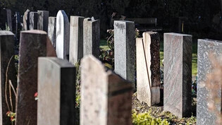 Praktisch unverändert: In Glarus Nord – im Bild der Friedhof Mollis – ist im Vergleich zum Vorjahr 2020 nur eine Person mehr verstorben.