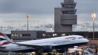 Im Januar ist das Flugaufkommen am Airport in Zürich angestiegen, das Verkehrsaufkommen liegt aber immer noch hinter den Vorkrisenwerten zurück. (Archivbild)