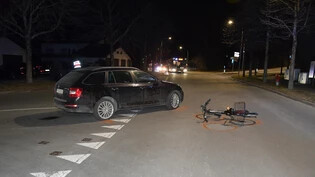 Kollision: Auf der Loëstrasse in Chur ist ein Auto mit einer E-Bike-Fahrerin zusammengestossen.